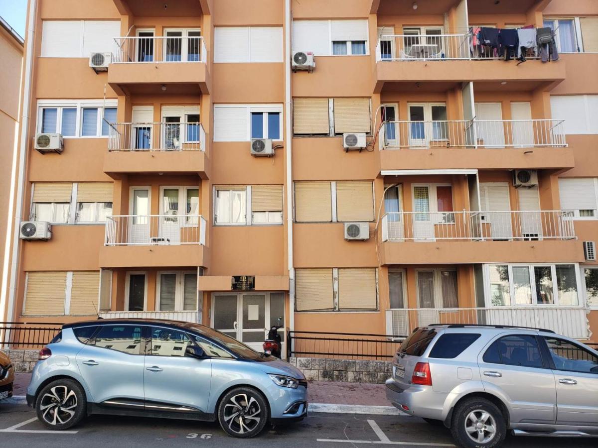 Apartment Bina Тиват Екстериор снимка